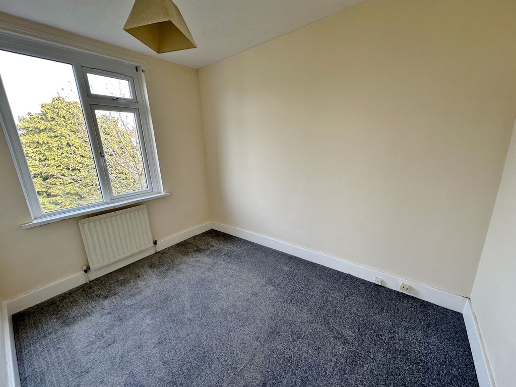 Queen Elizabeth Avenue